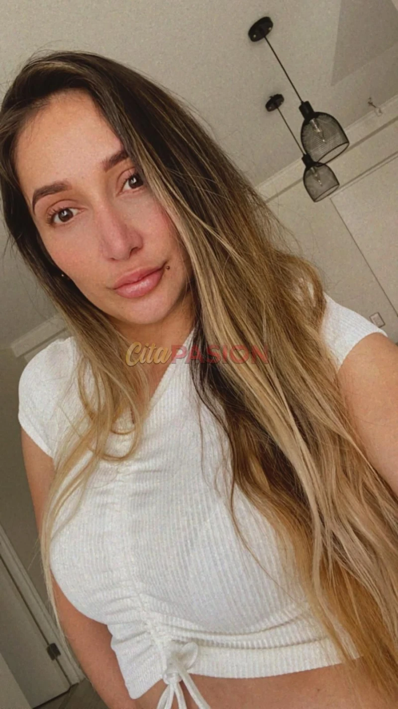 CAMILA 647877107 | Escort en Madrid. Bonita rubia colombiana...